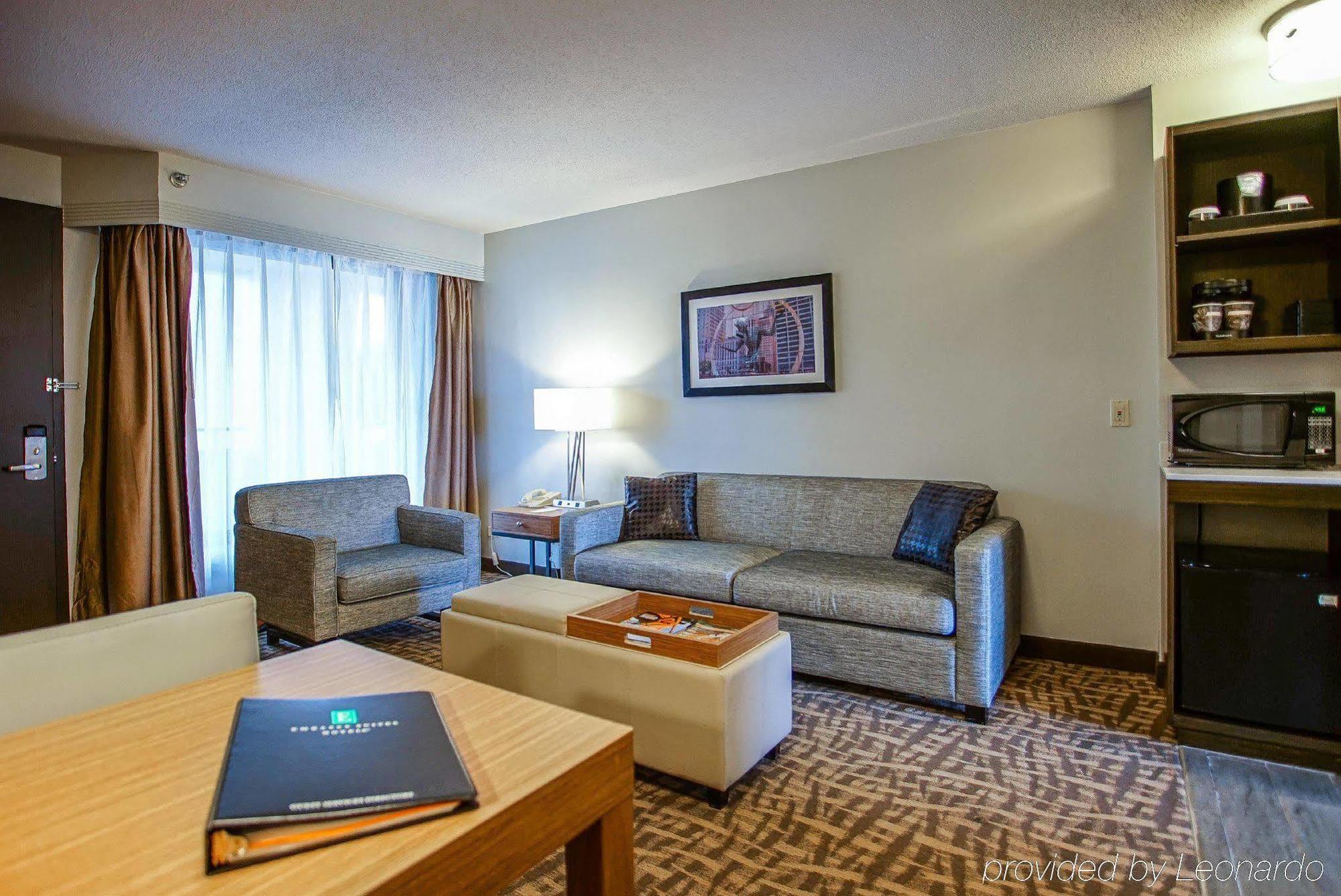 Ramada By Wyndham Southfield Hotel Exterior photo