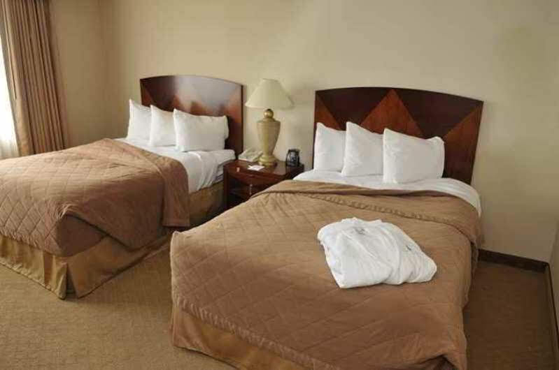 Ramada By Wyndham Southfield Hotel Exterior photo