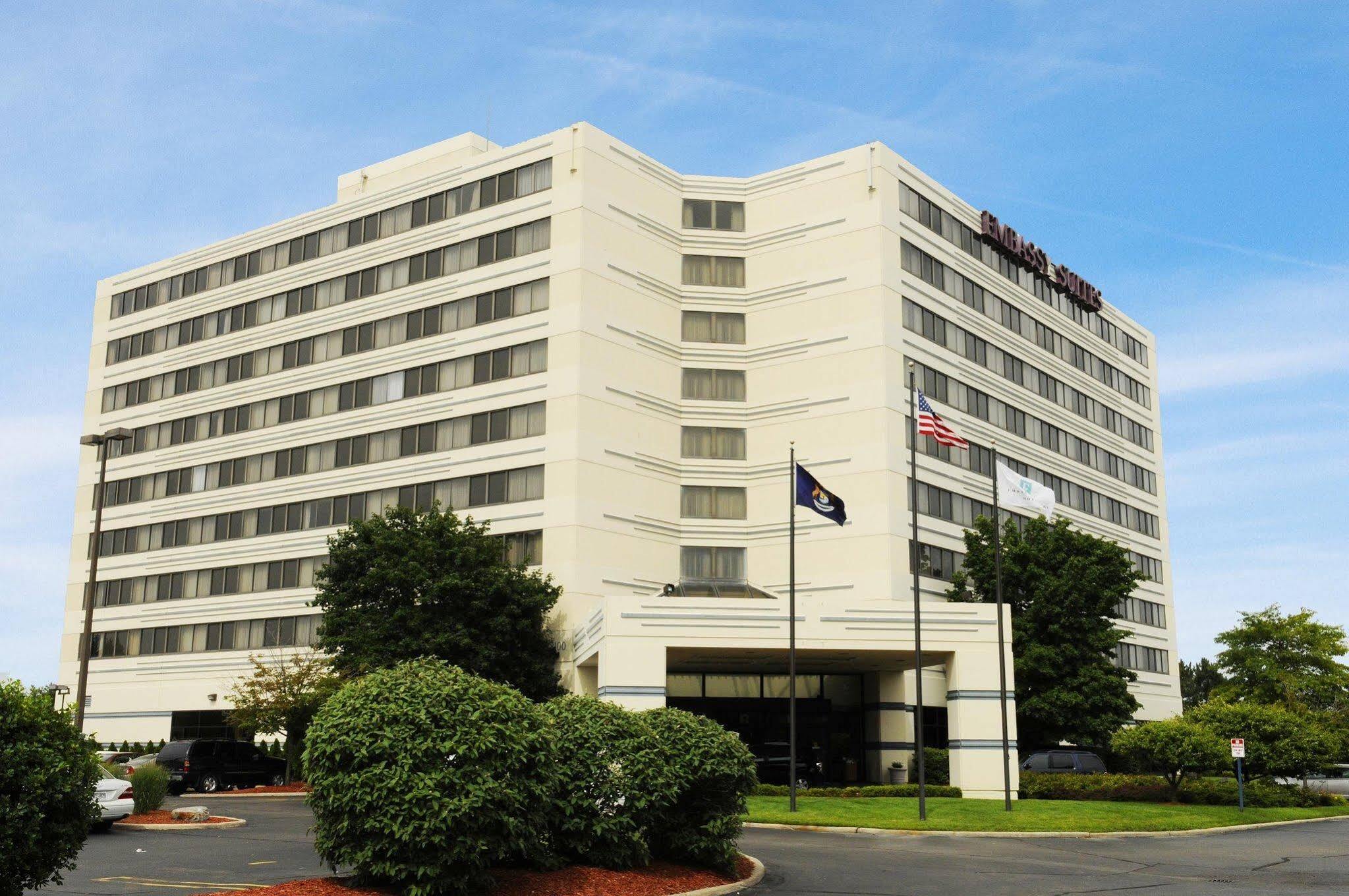 Ramada By Wyndham Southfield Hotel Exterior photo